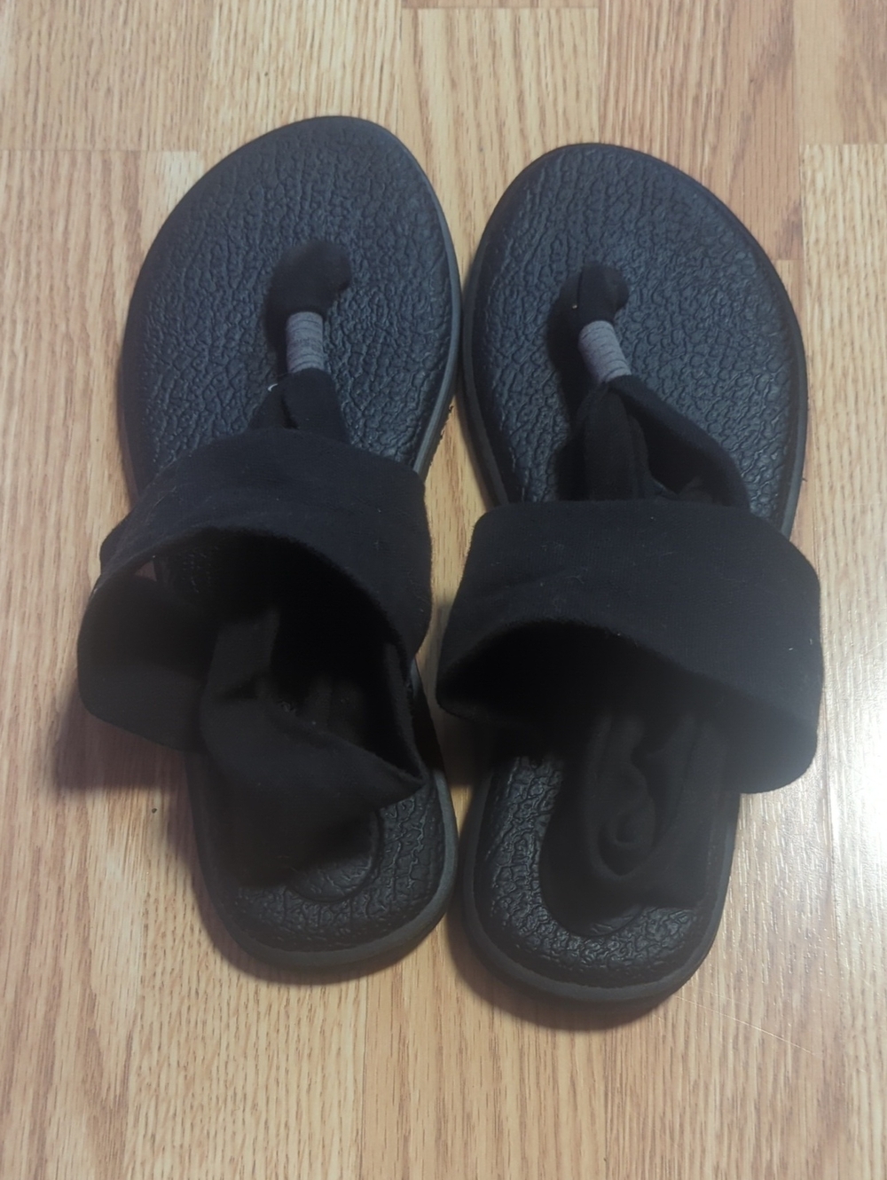 Sanuk Black Slide & Toe-Loop Sandals